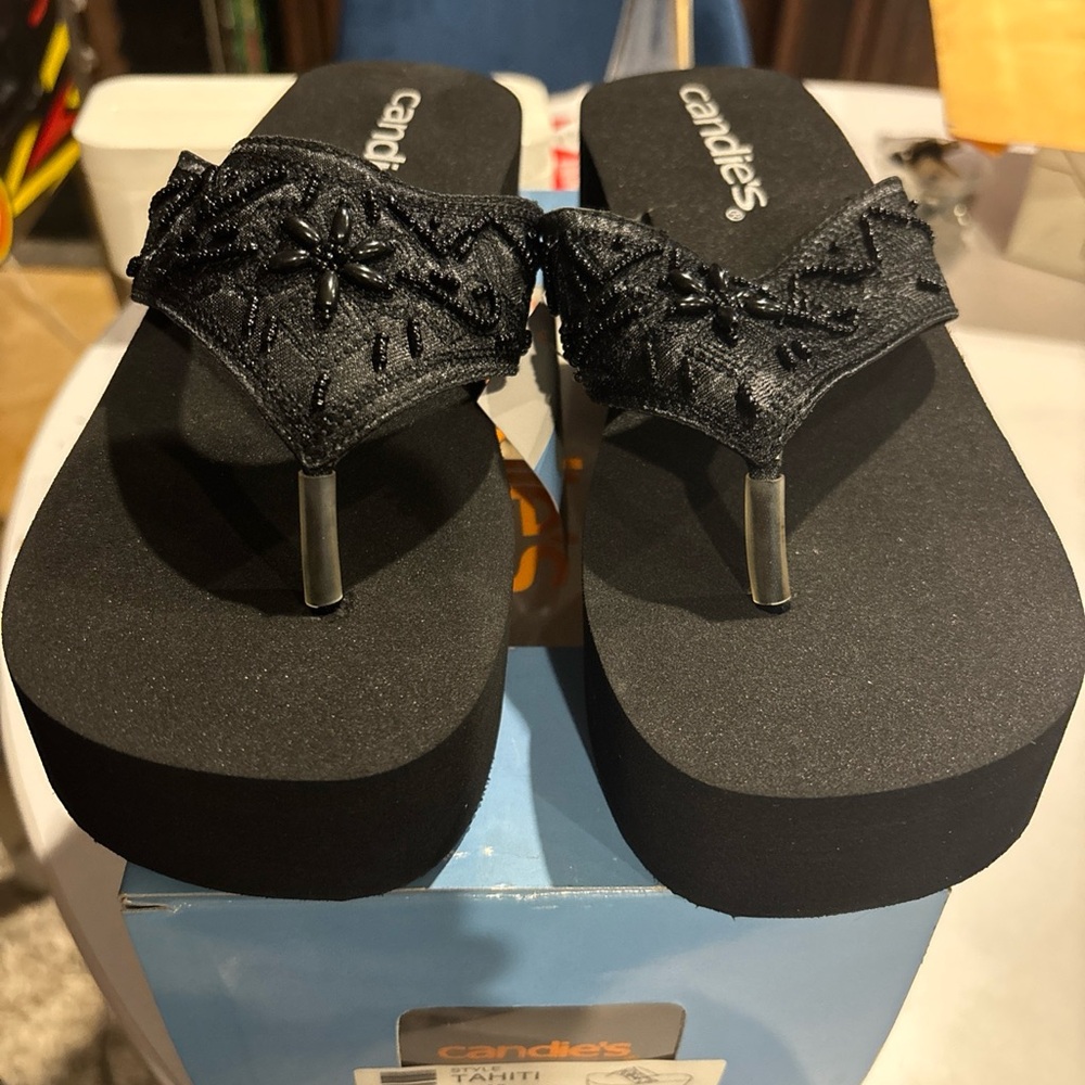 Vintage Candie's Black Embellished Platform Tahiti Thong Sandals 7 NIB NWT NOS